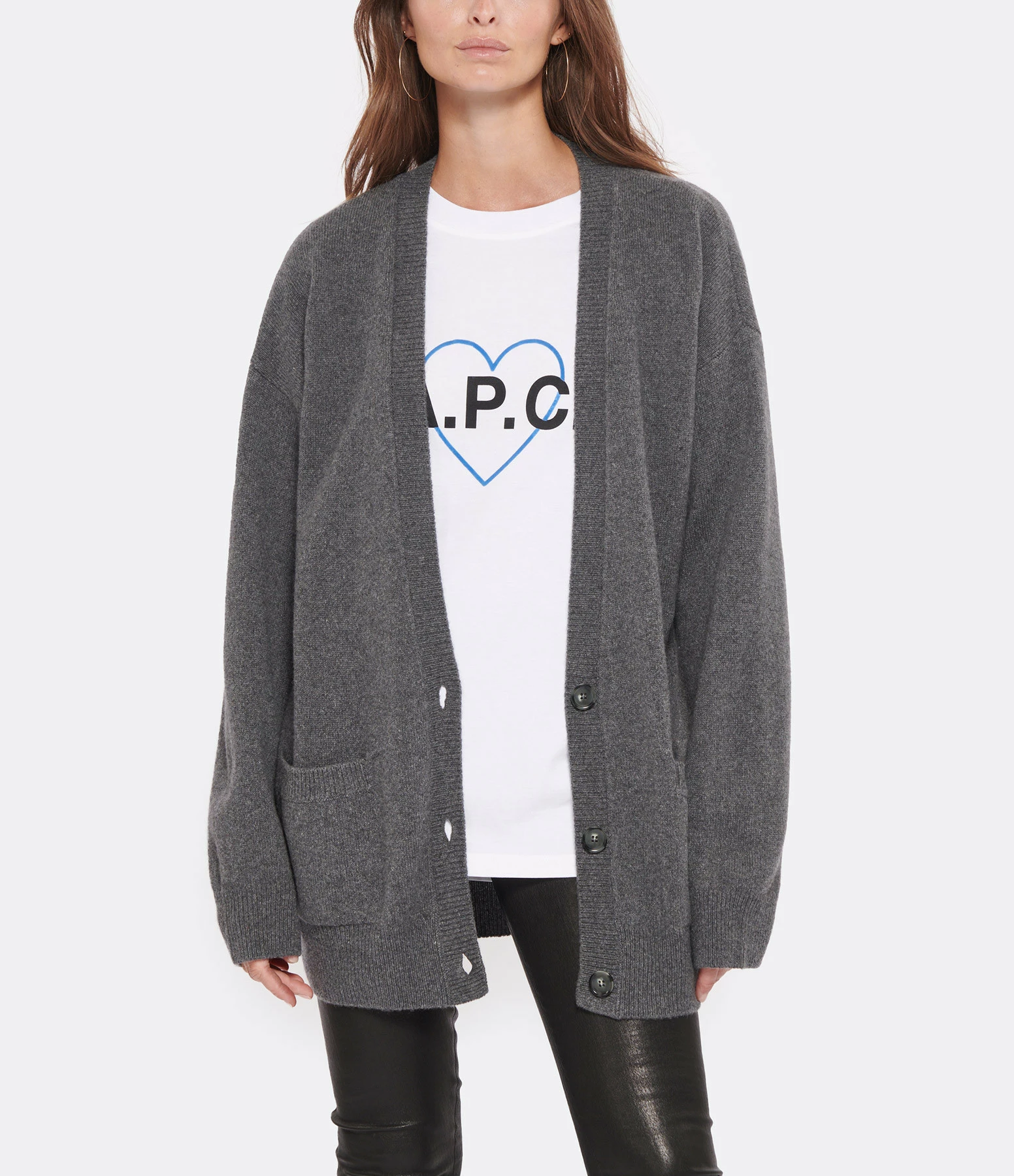 Remise ❤️ A.P.C. Cardigan Jane Cachemire Gris Chiné, Collaboration A.P.C X Jane Birkin ???? 2 Remise ❤️ A.P.C. Cardigan Jane Cachemire Gris Chiné, Collaboration A.P.C X Jane Birkin ???? – Image 2