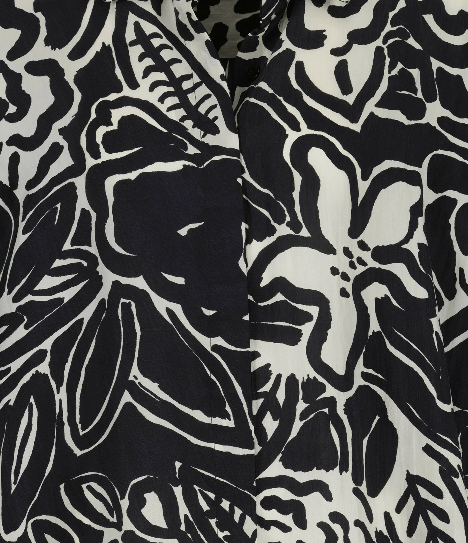 Meilleur prix 😀 MII Chemise Greta Soie Imprimé Fleur Noir Blanc 💯 2 Meilleur prix 😀 MII Chemise Greta Soie Imprimé Fleur Noir Blanc 💯 – Image 2