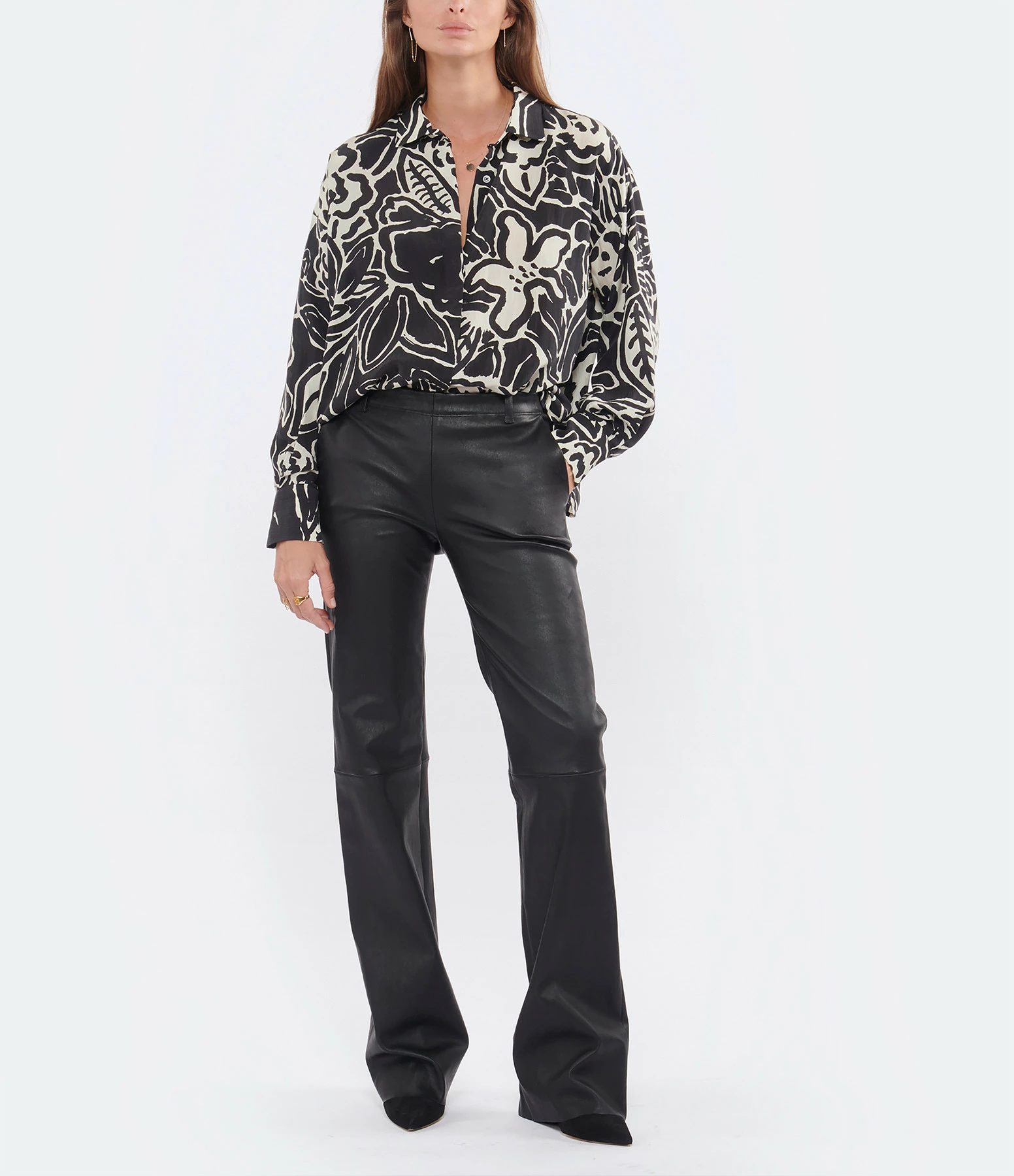 Meilleur prix 😀 MII Chemise Greta Soie Imprimé Fleur Noir Blanc 💯 4 Meilleur prix 😀 MII Chemise Greta Soie Imprimé Fleur Noir Blanc 💯 – Image 4