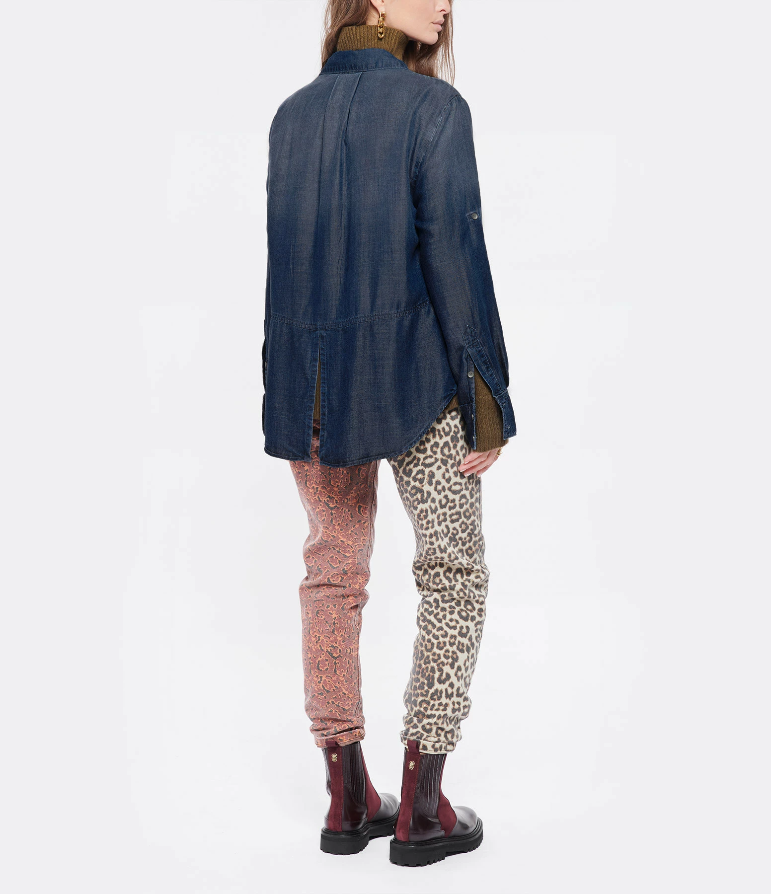 Tout neuf 🌟 BELLA DAHL Chemise Split Back Button Down Dark Ombre Wash 🔔 5 Tout neuf 🌟 BELLA DAHL Chemise Split Back Button Down Dark Ombre Wash 🔔 – Image 5