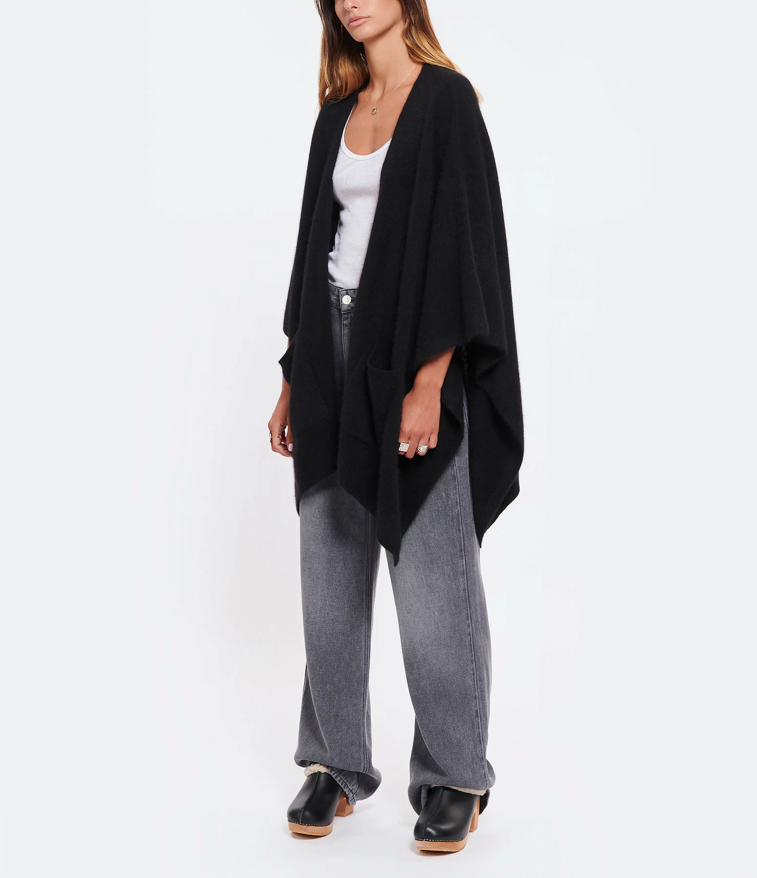 Offres ✔️ MAJESTIC FILATURES Poncho Raccoon Noir 😀 4 Offres ✔️ MAJESTIC FILATURES Poncho Raccoon Noir 😀 – Image 4