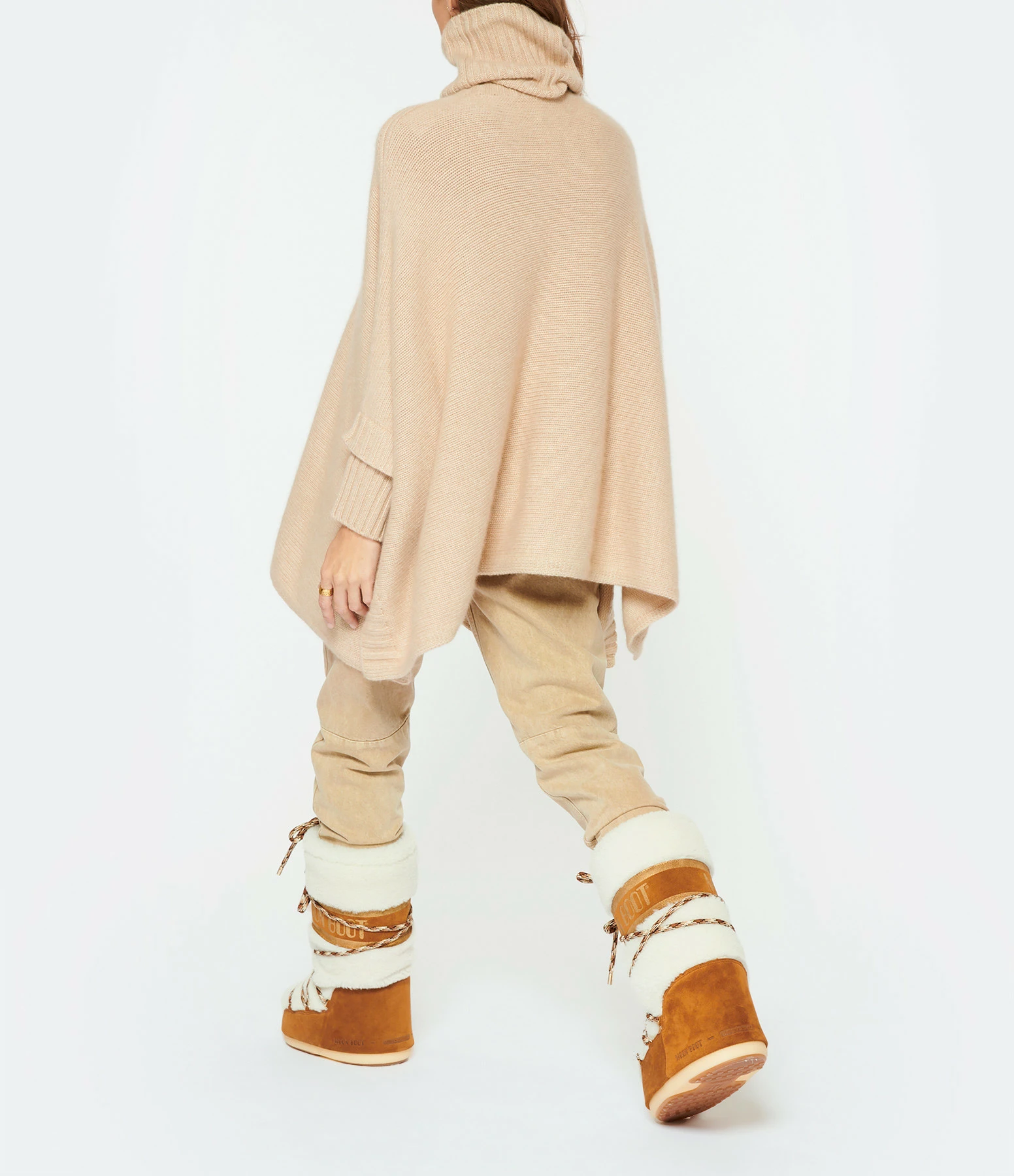 Nouveau 💯 KUJTEN Poncho Ciara Col Roulé Cachemire Beige Organique 🧨 5 Nouveau 💯 KUJTEN Poncho Ciara Col Roulé Cachemire Beige Organique 🧨 – Image 5